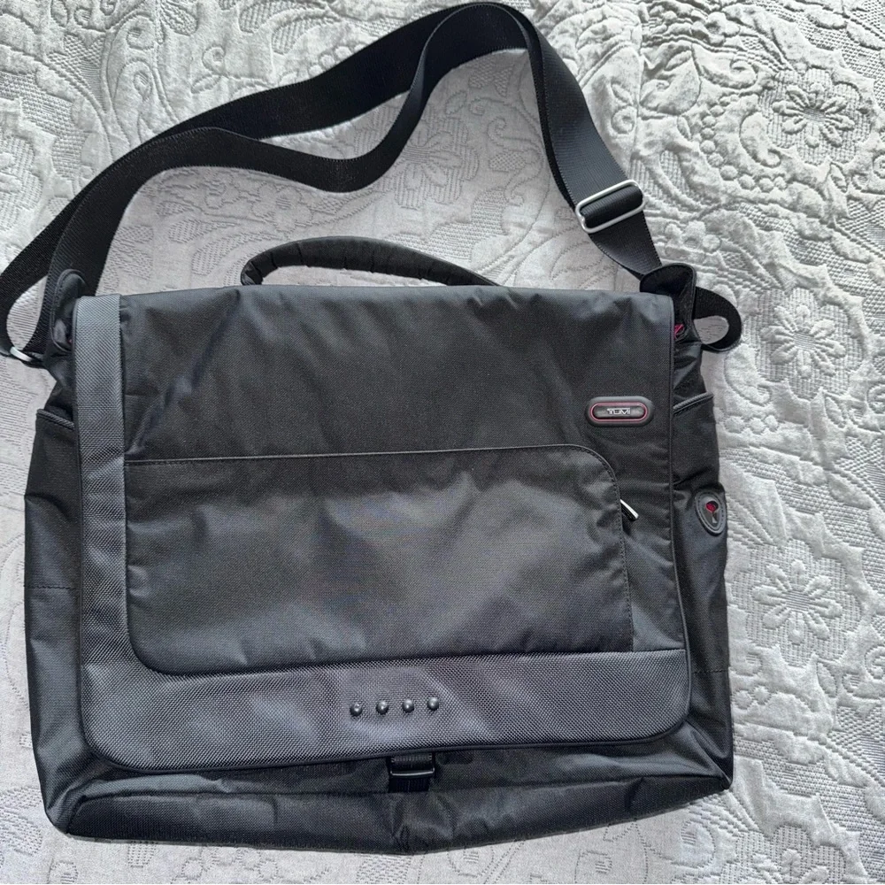 Tumi T-Tech Laptop Padded Messenger Shoulder Bag Black Travel Luggage Case Large
